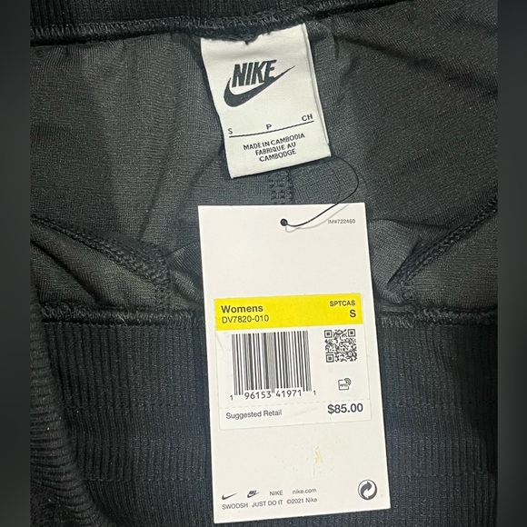 Nike Sportswear - Picture 9 of 10